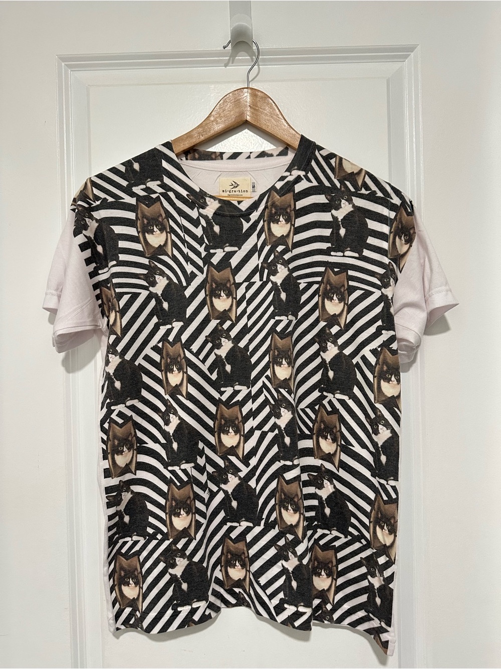 Women’s Cat Print Black & White Short Sleeve Tee Crew Neck 100% Cotton Size S